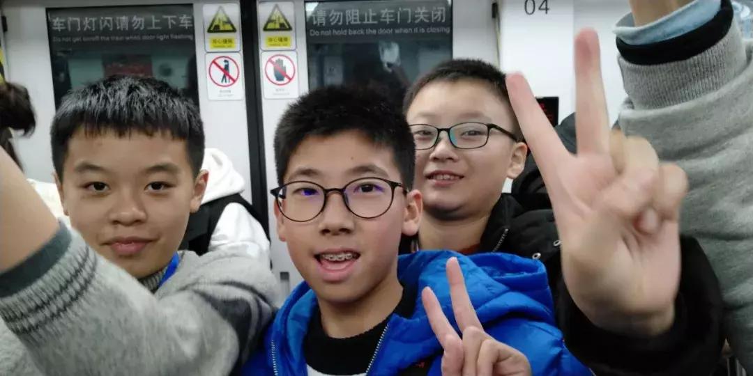 在地铁里包下一辆车，是种怎样的体验？