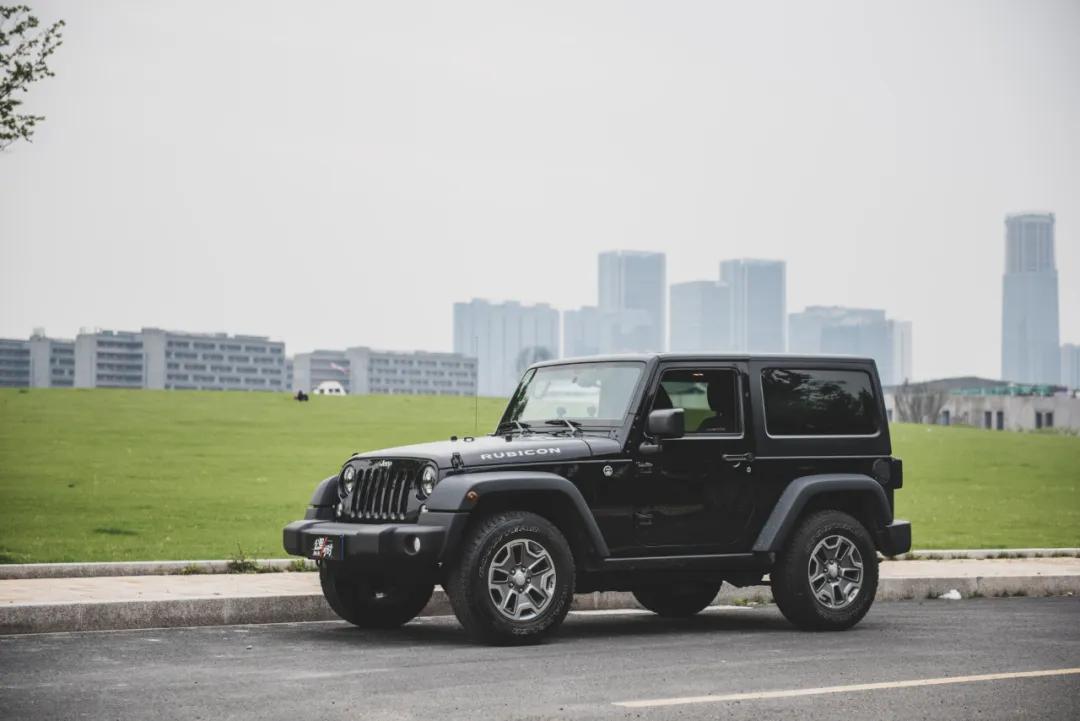 在城中开牧马人代步的人？我敬你是条汉子！