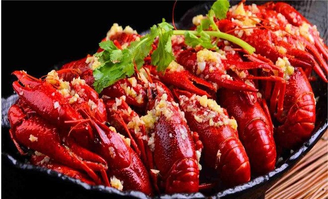 小龙虾里吃出虫子,吃小龙虾吃出活的寄生虫