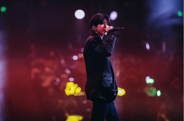 张艺兴王源音乐盛典上连拿四奖蔡徐坤周笔畅获最佳男女歌手