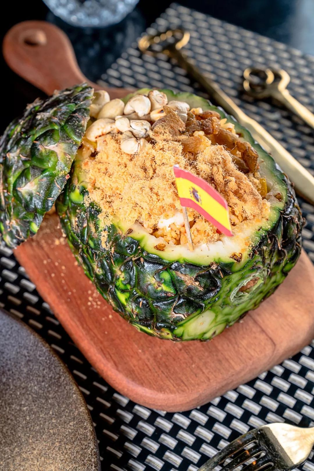 召唤佛山大胃王！足足八层高XXXXXL号大力水手汉堡，全部吃完免单