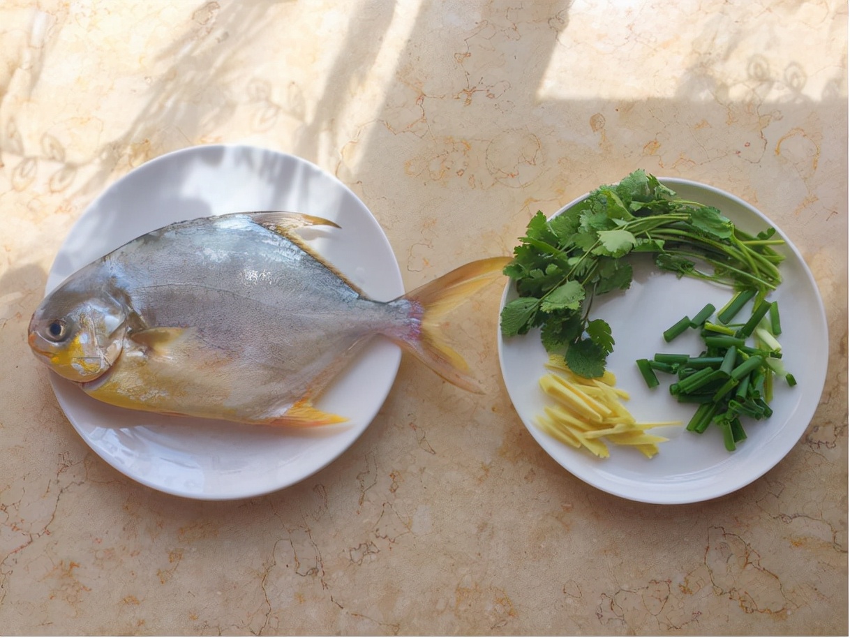 鲳鱼的处理方法清蒸鲳鱼,鲳鱼怎么吃有营养