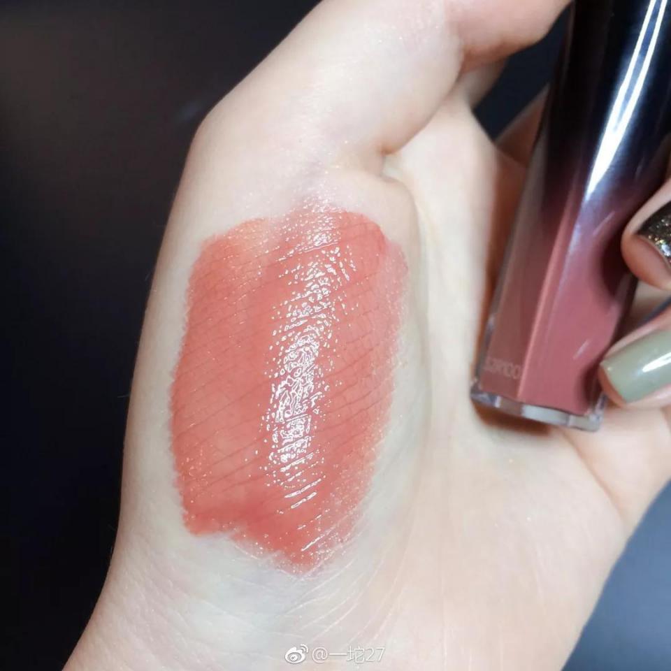 快买了这只口红来人间水蜜桃学院报道！