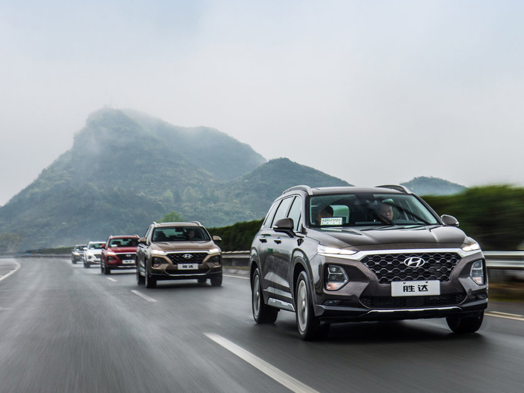 第四代胜达优惠8万,2023款现代胜达旅行家与汉兰达