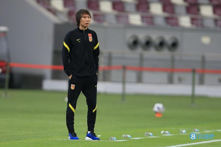 国足对沙特防守阵型,国足应警惕对手的边路进攻战术