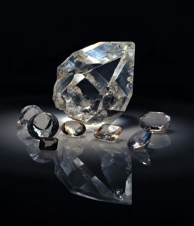 锆石属于常见钻石仿制品吗,锆石仿制品