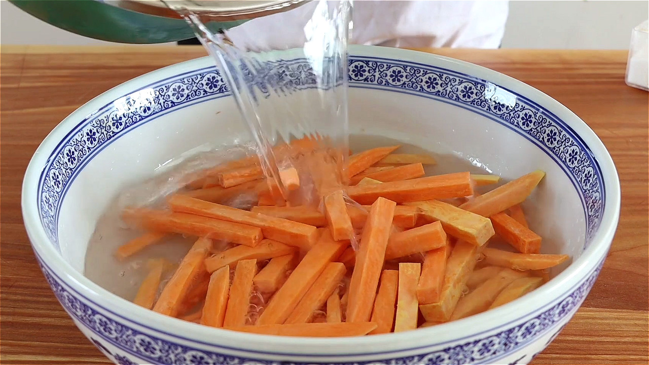 薯条的家庭版做法酥脆又好吃,薯条做法家庭版又脆又好吃
