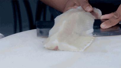 美女体内取出虫能致癌吗,女子体内取出活虫吃了什么菜