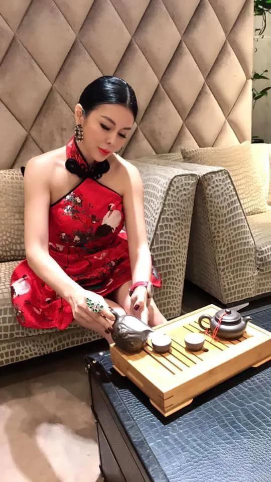 关之琳年轻爱珠宝,香港女星关之琳珠宝