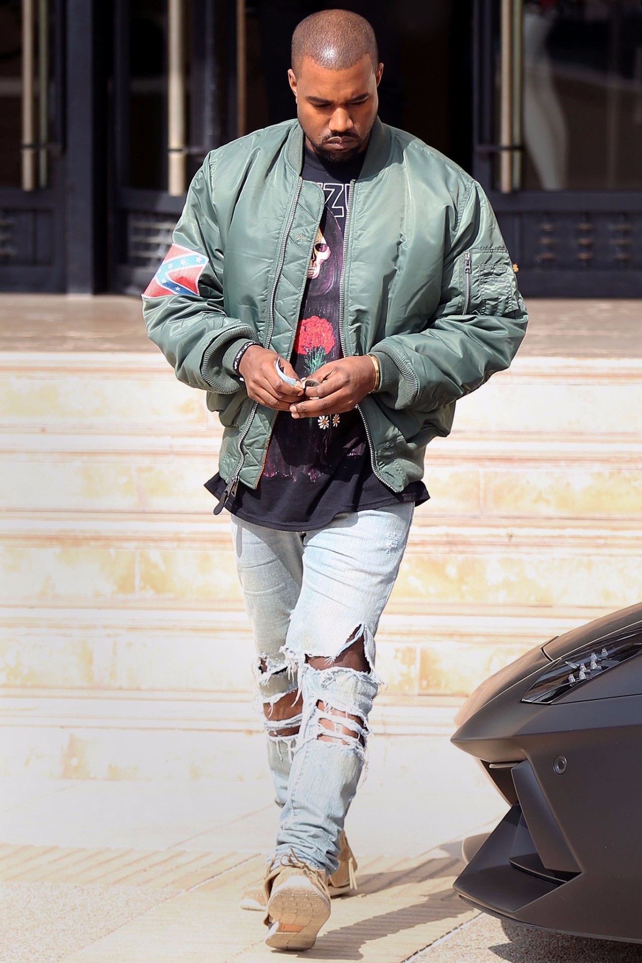 加拿大鹅羽绒服黑标好还是红标好,加拿大鹅羽绒服在加拿大卖多少钱