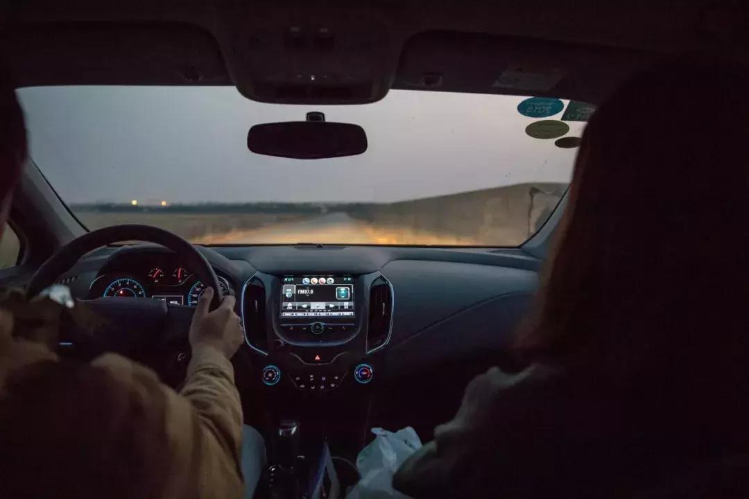 “深圳，女，26岁，月薪7k，负债7W”：假精致，榨干了多少年轻人