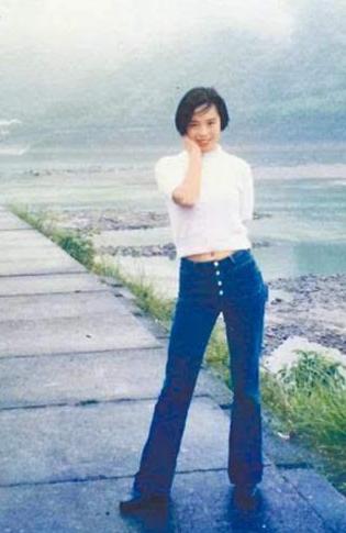 黄绮珊和那英哪个厉害,黄绮珊从出道到45岁翻红前的经历