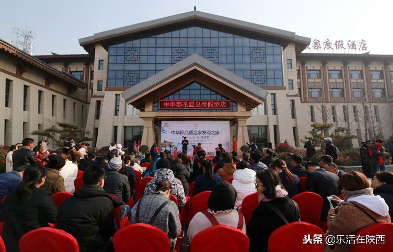 美女红酒肚兜秀，最美中国风，寒冬中华郡嗨翻天