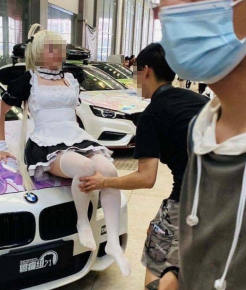 cos压坏汽车,痛车coser处理结果