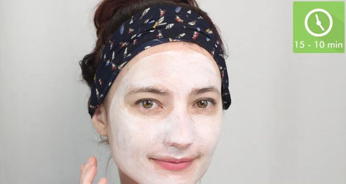 秋冬季节皮肤起痘痘,换季皮肤起闭口痘痘