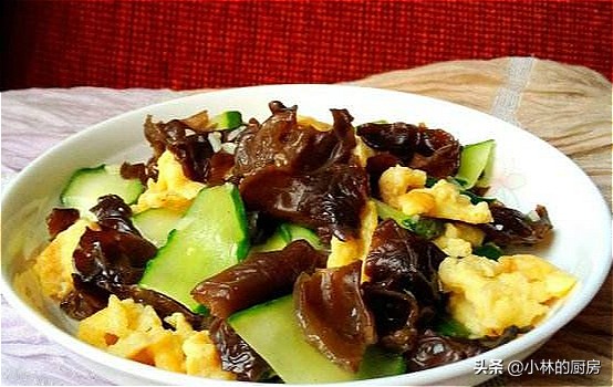 炒木耳噼里啪啦怎么办,炒木耳时为什么砰砰响