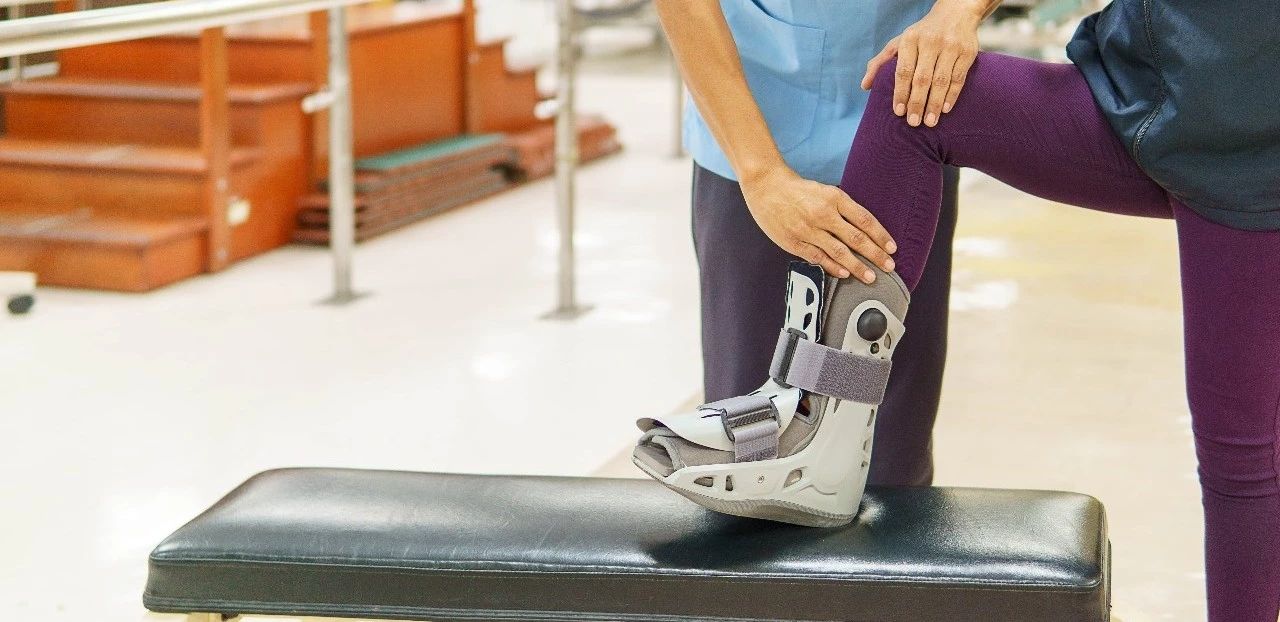 崴脚不当回事小心遗憾终生,莫把崴脚当小事