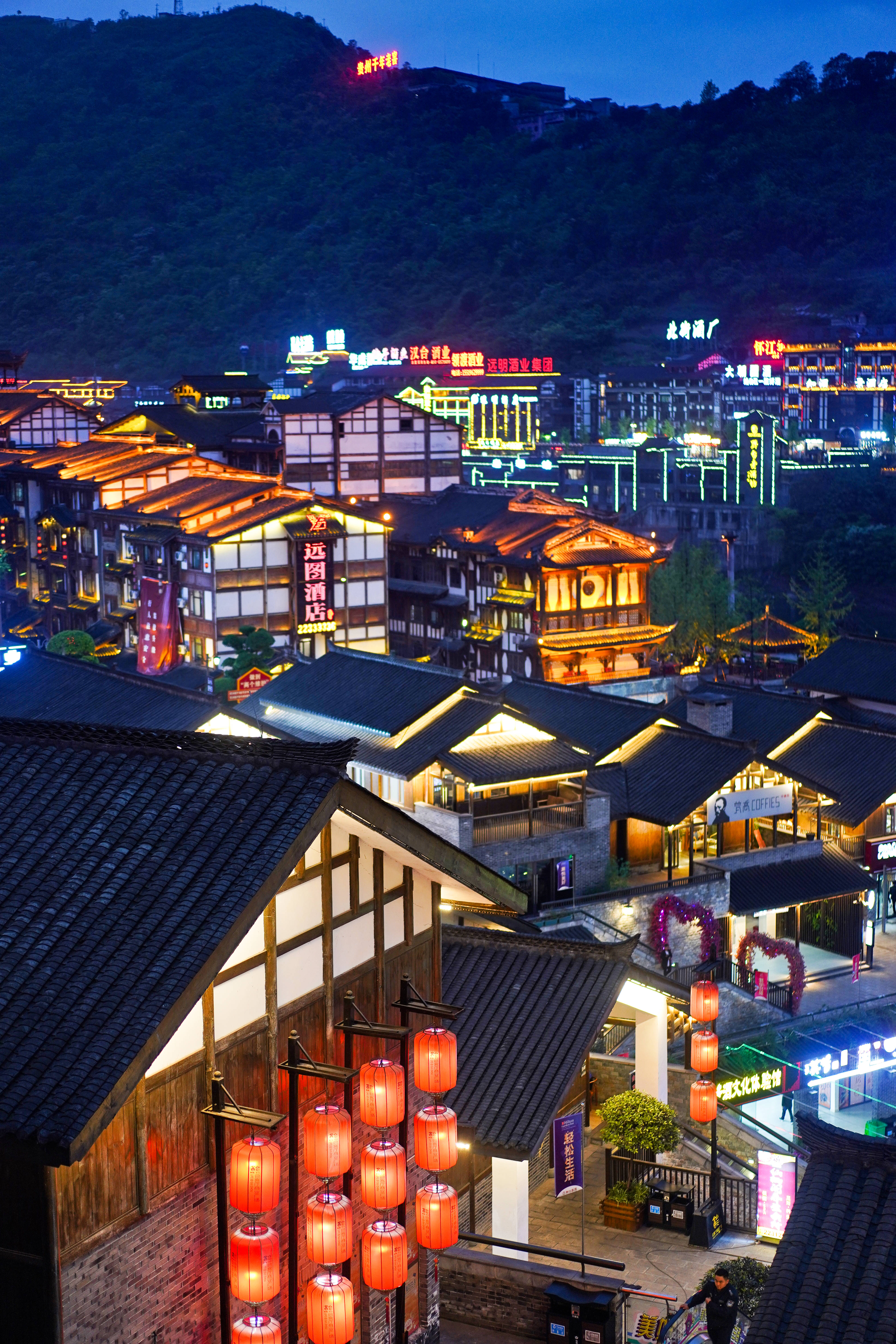 贵州黔东南千与千寻,茅台镇千与千寻