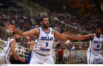 轰18分+疯狂暴扣！字母哥打崩意大利，3战大胜74分，梦之队要慌了