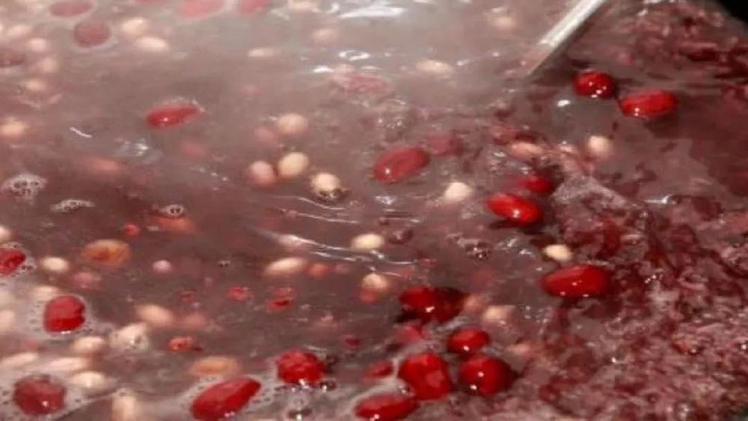 部编版六年级语文下册腊八粥预习,六年级下册语文腊八粥小练笔100字