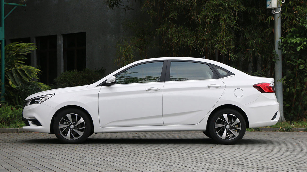 逸动跟帝豪性价比,长安逸动dt和帝豪哪个省油