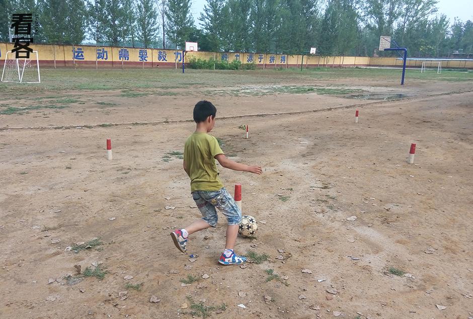 这支秘密发展的乡村足球队，拼命的令人肃然起敬