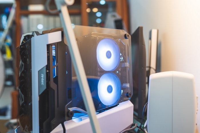 能畅玩三a大作的itx游戏主机,两千元预算性能最强的itx主机