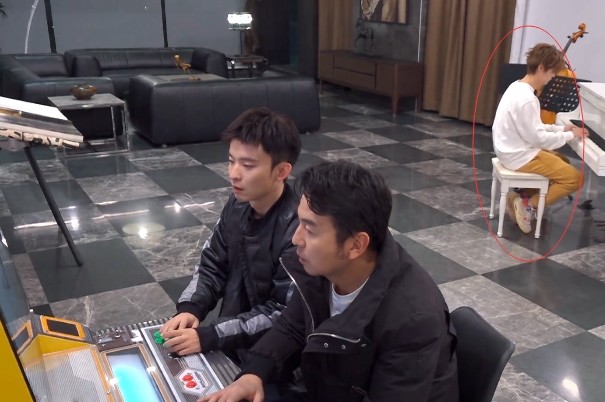 鹿晗弹琴诺言,鹿晗对关晓彤一见钟情名场面