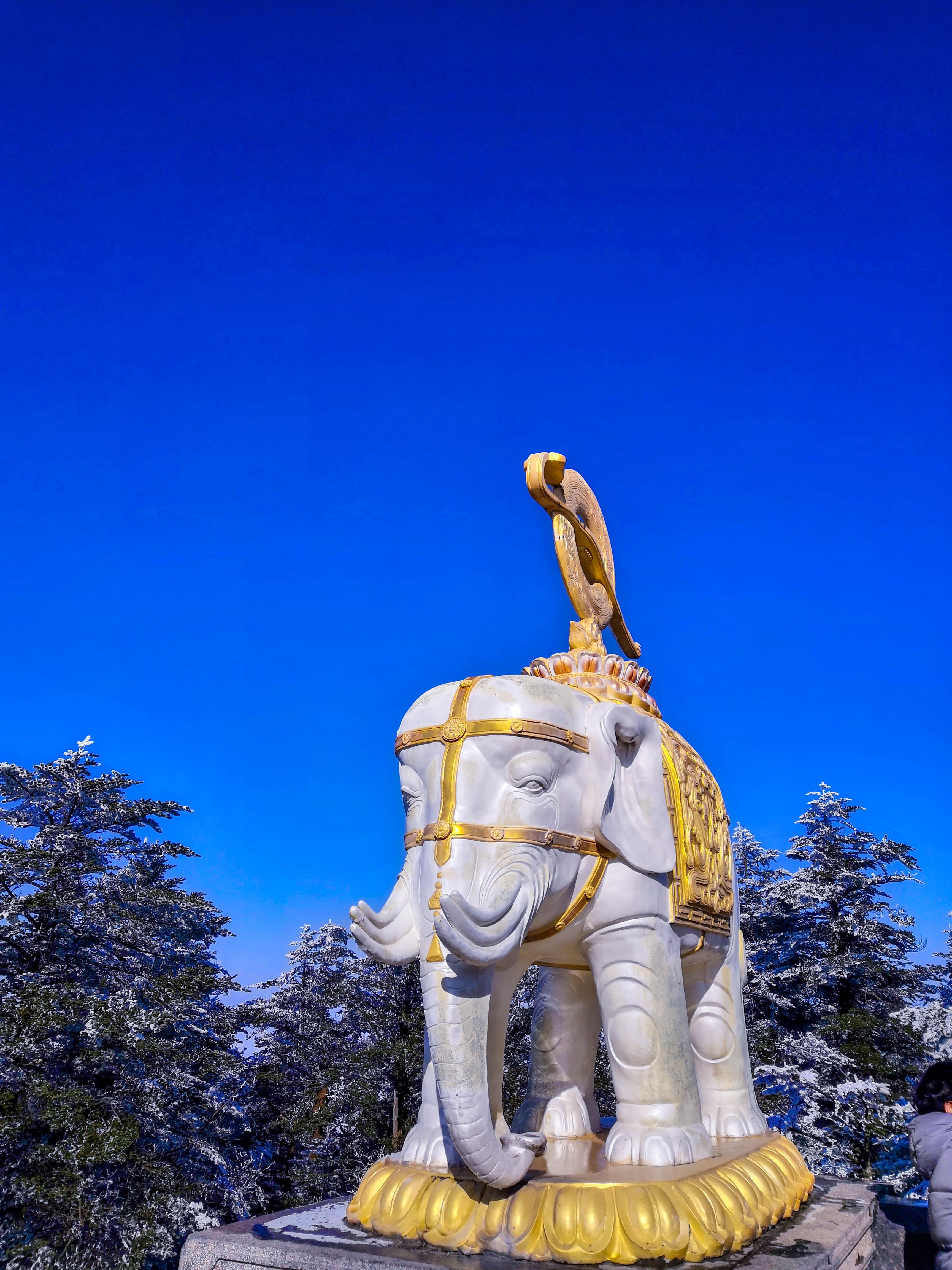 峨眉山冬雪仙境,峨眉山象城旅游