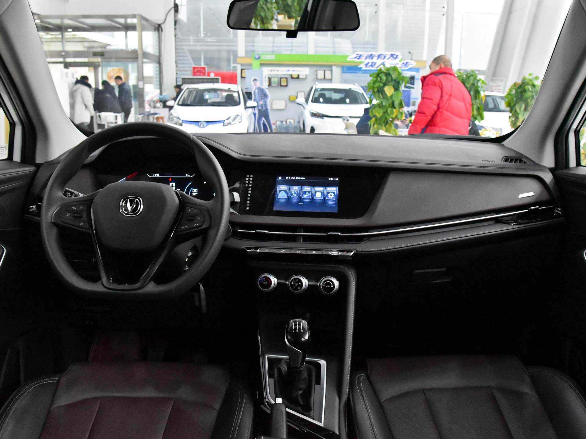 新款长安cs15值得购买吗,要买高性价比大七座suv怎能忽略它