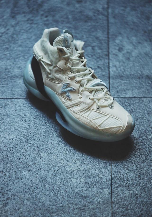 一周打三次球外场篮球鞋耐克,阿迪达斯一周鞋