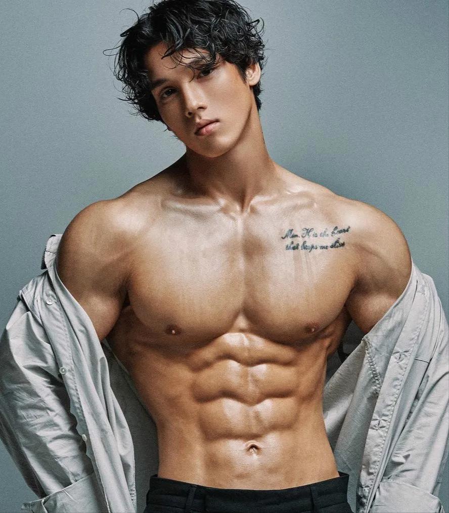 韩国白发肌肉小哥,韩国肌肉小哥染发