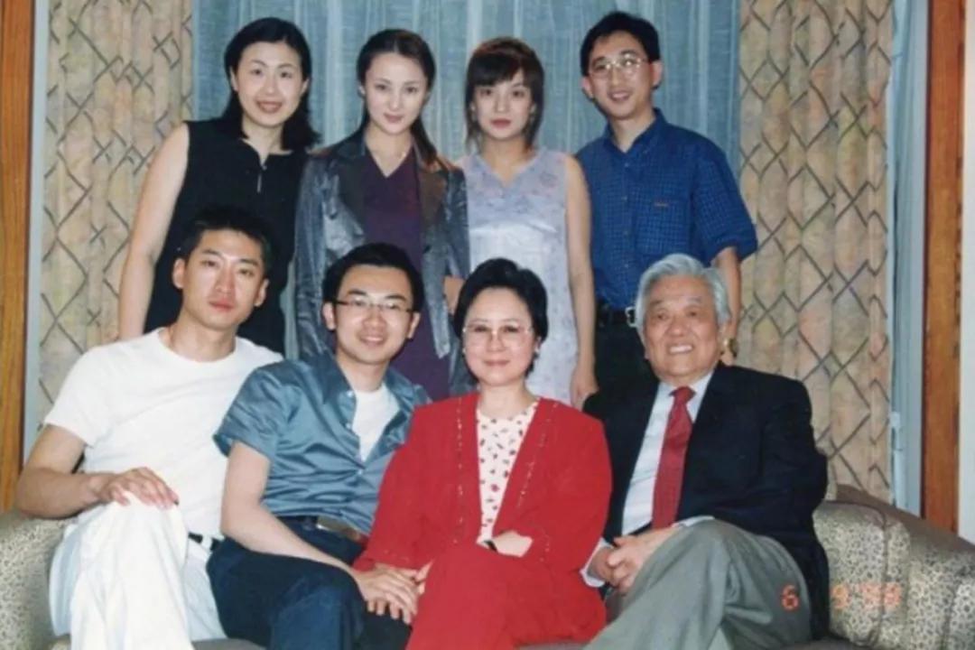 红楼梦草蛇灰线伏脉千里什么意思,草蛇灰线伏脉千里的下一句是什么