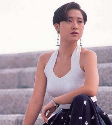 陈法蓉的短发既有帅气也有女人味,陈法蓉以前的短发是多少年前的