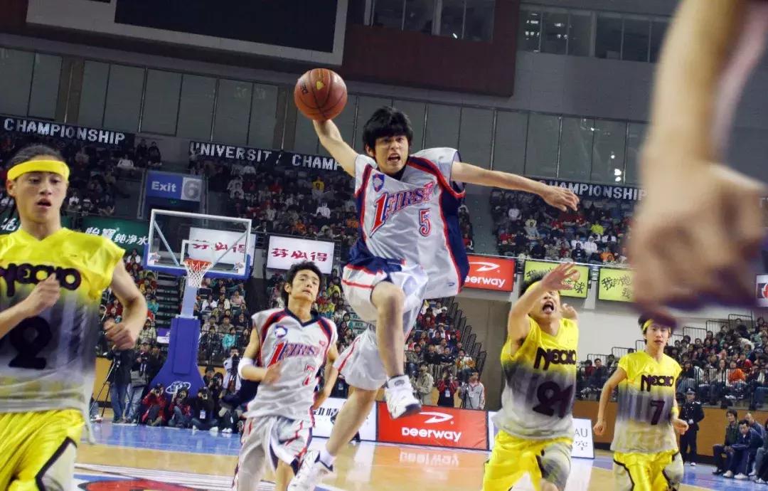 唱歌只是副业？双截棍行云流水的周杰伦，功夫才是他的本命