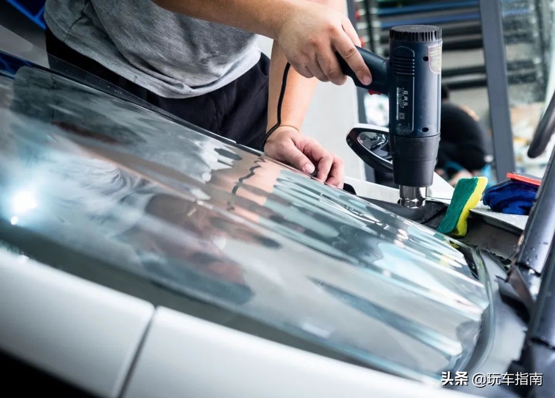 风挡玻璃又破裂？实测日本玻璃盾，石子80km/h撞击都没事？