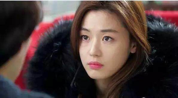 素颜涂什么口红不突兀显气色,50岁素颜涂什么颜色的口红