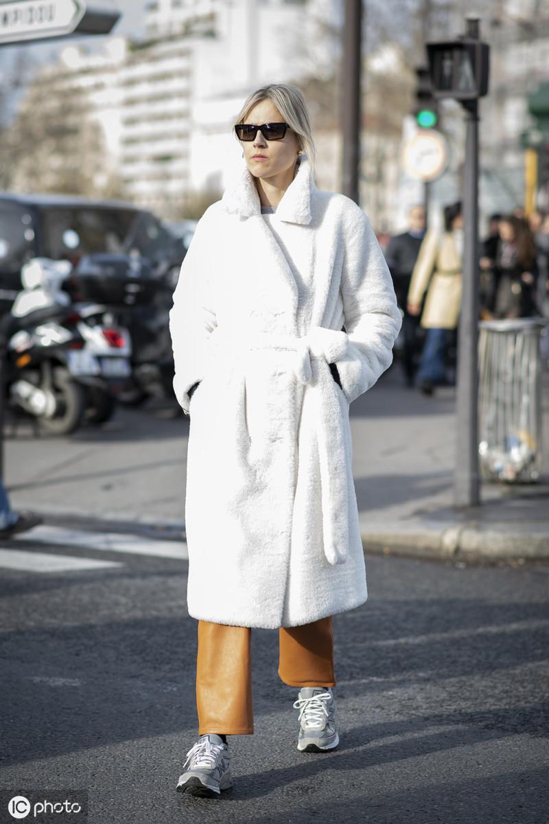 女人穿皮草的时候,女人穿皮草派克服好看吗