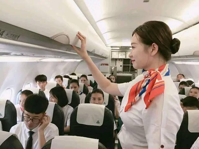 坐飞机有哪些免费的服务呢,飞机有什么是免费提供的