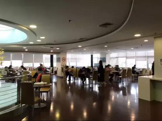 宝马有鸡腿?奔驰环境赞?豪华品牌客户餐大横评!