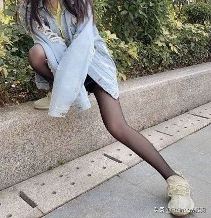 我穿搭学抖音钟爱黑丝配AJ这个社交娱乐至上的时代有何不可？