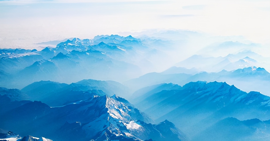 故事:暗恋男神娶亲我偷去他婚房,却发现新娘正在往合衾酒里下药