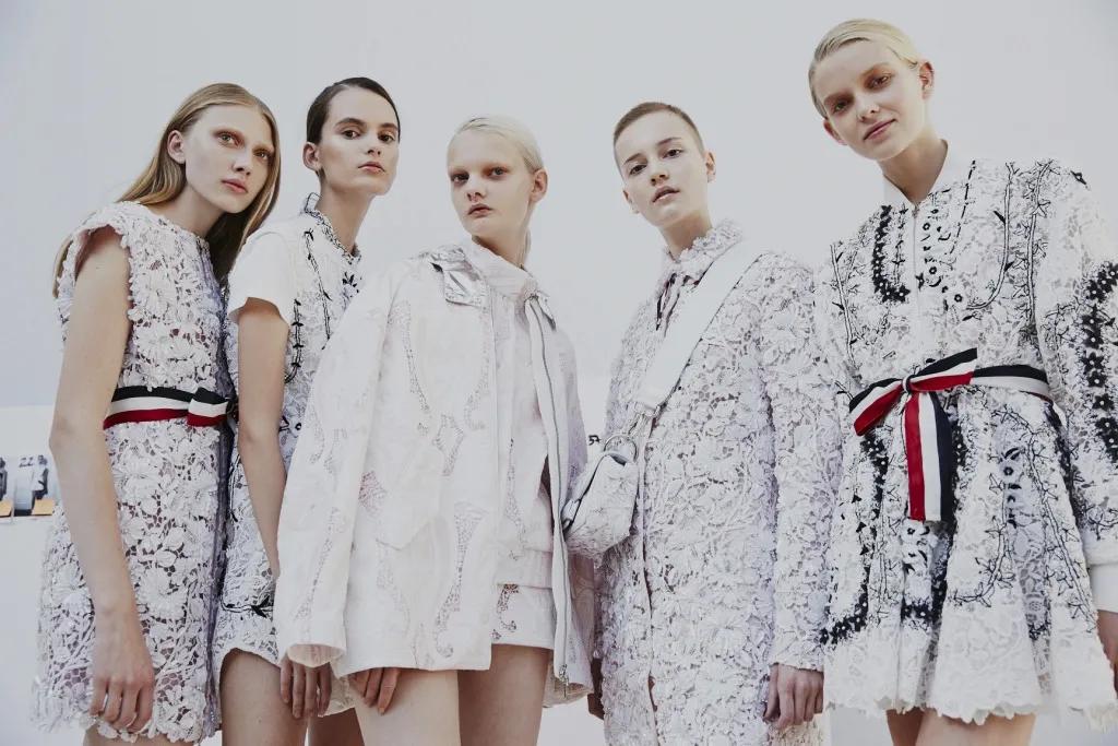 moncler羽绒服国外代言明星,moncler一件羽绒服可以穿几年