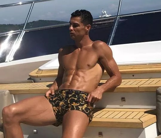 C罗的六块腹肌，乔治娜的蜜桃翘臀，这才是爱侣们该有的健康模样