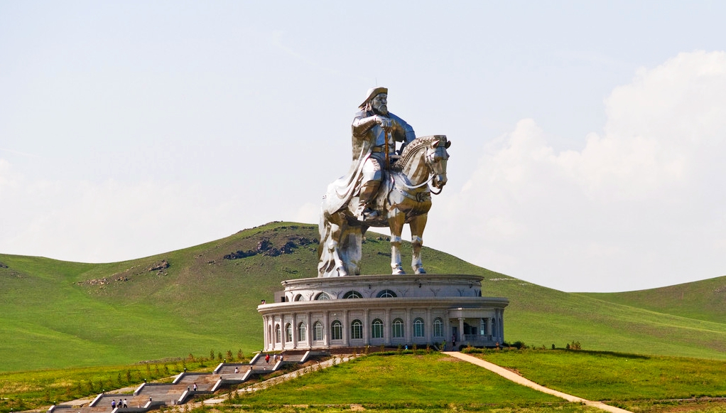 一辆车，从东乌旗沿中蒙边境公路到阿尔山，漫长边关寻迹历史遗存