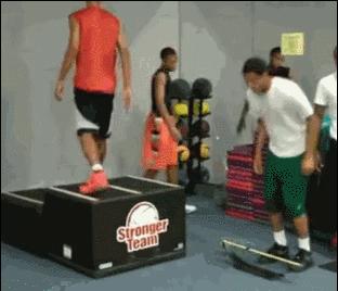 拉文空砍51分拿下生涯,拉文冲进篮球一言不合就劈扣