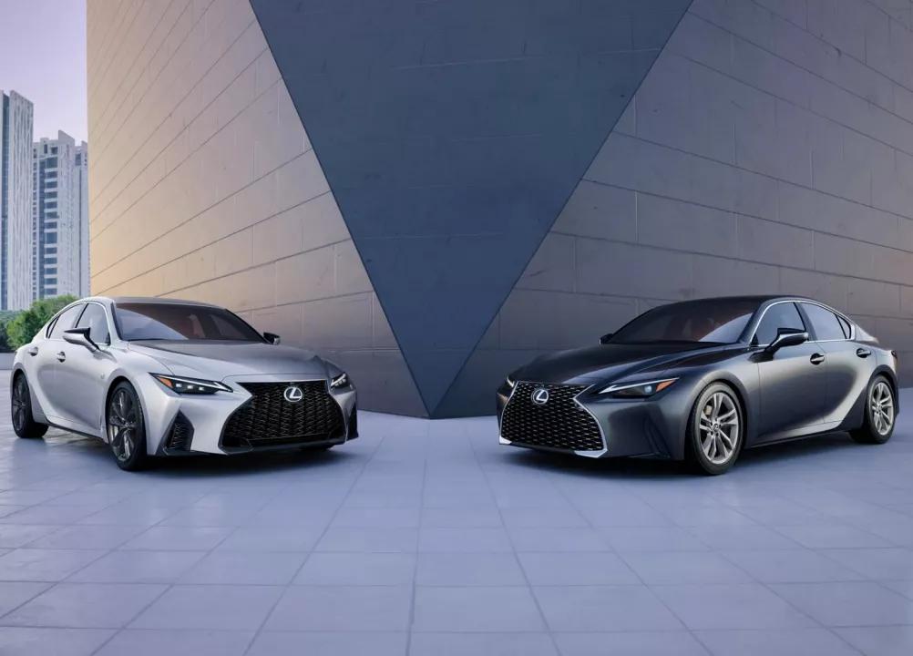 全新雷克萨斯is官图曝光,大嘴视角