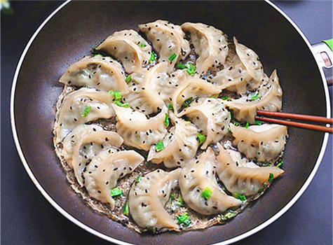 煎饺皮薄脆的做法,香煎饺子做法大全图解