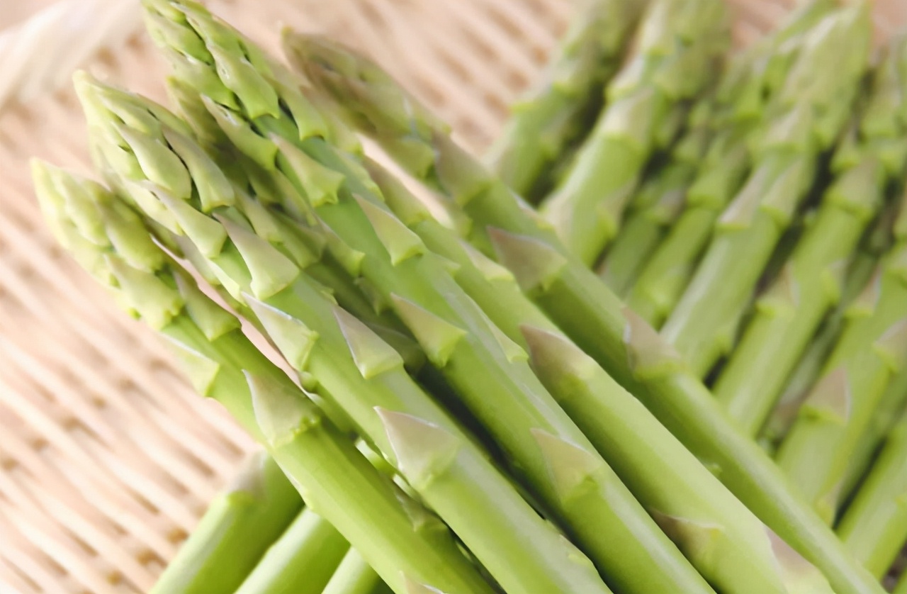 女性每天服用一片叶酸，坚持一段时间，身体会有哪些收获？了解下