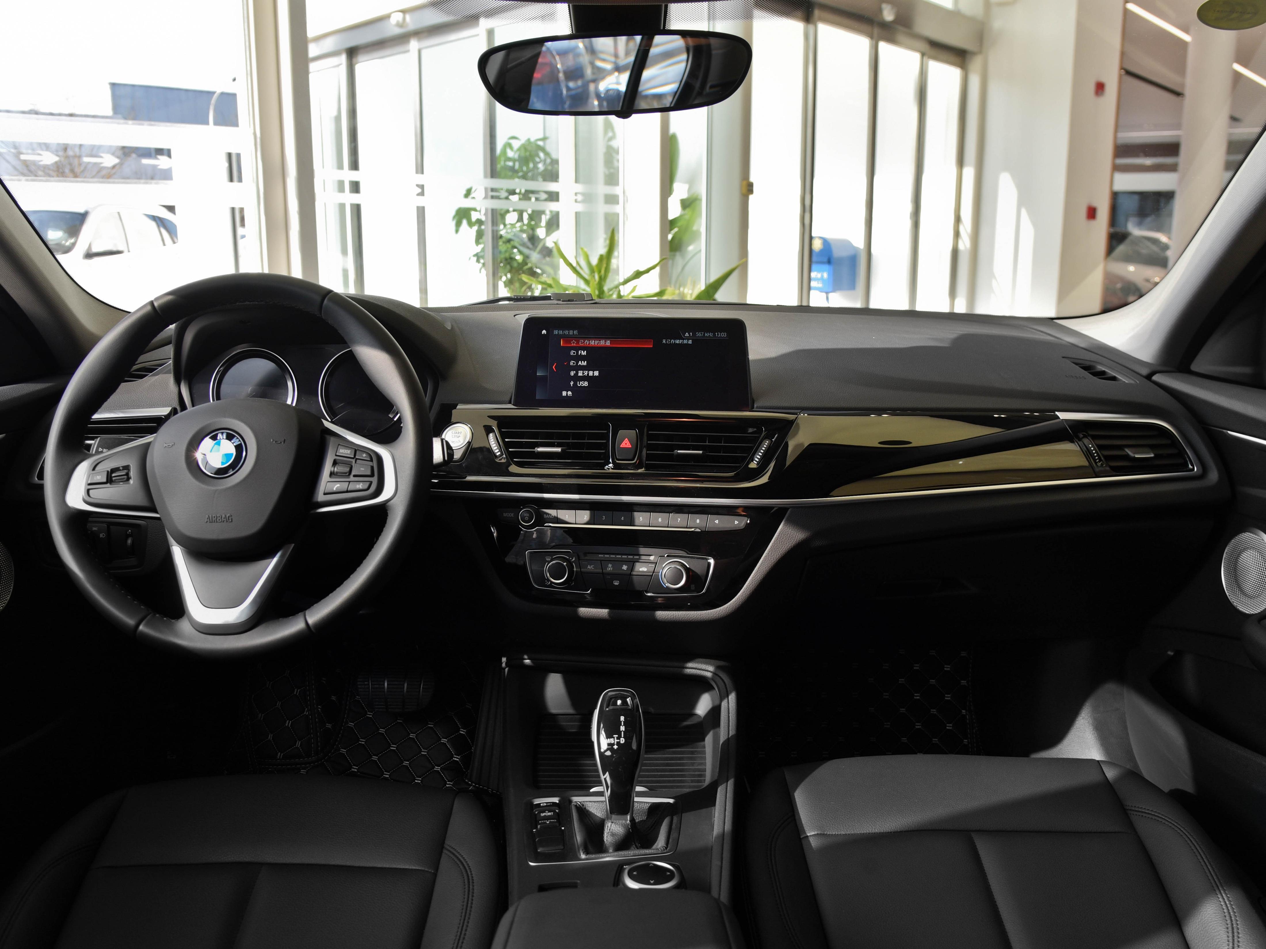 最入门的宝马车型，配置齐全而且油耗低，实拍宝马1系